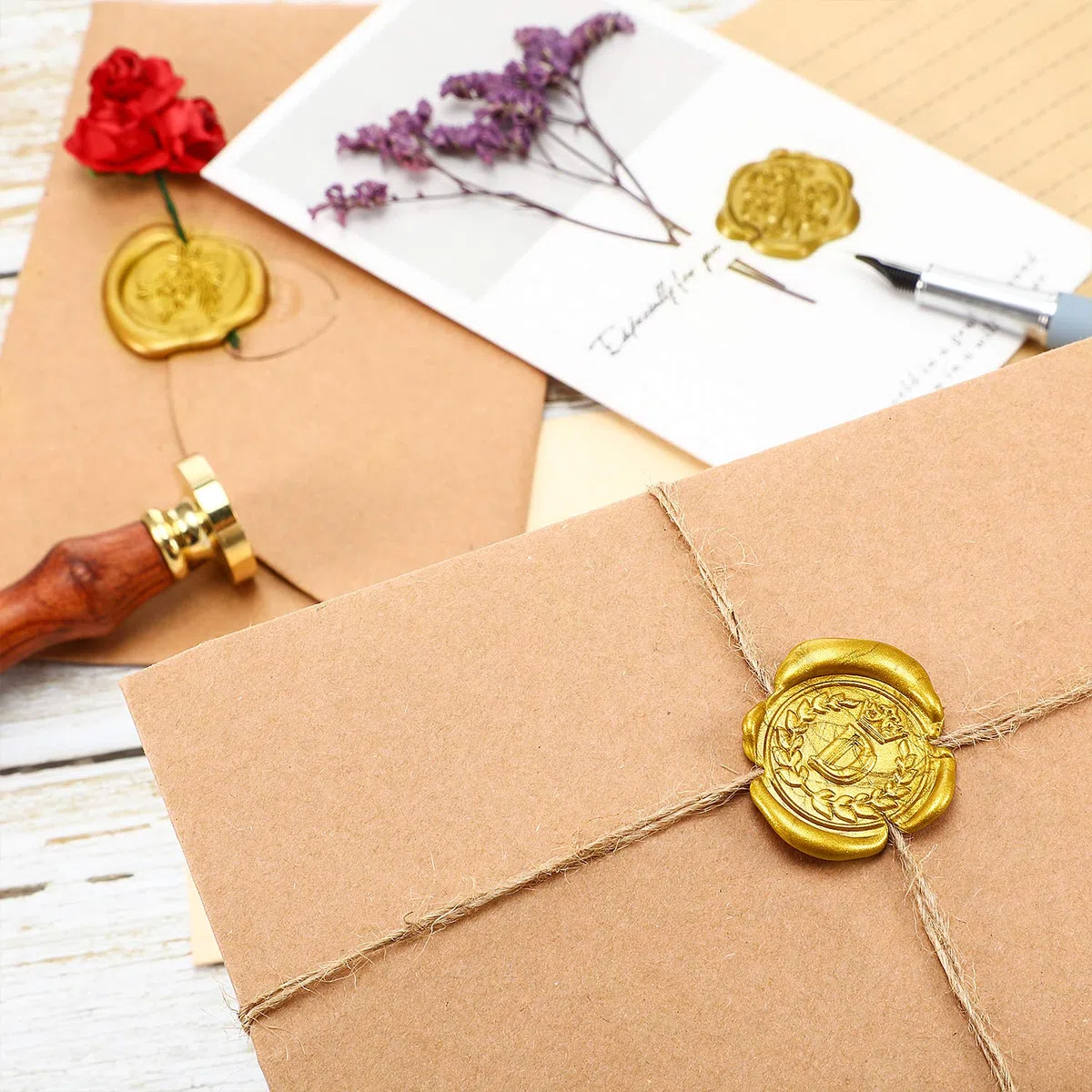 15 Pezzi Colla Pistola Sigillo Bastoncini di Cera per Retro Vintage Cera Sigillo Timbro e Lettera, Buon per Inviti di Nozze, Buste di Carte Mail di Lumaca Pacchetti di Vino (Oro)